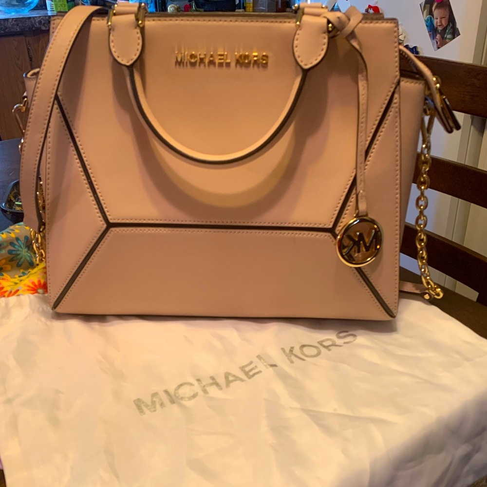AUTHENTIC MICHALE KORS LARGE PRIM SOFT PINK PURSE